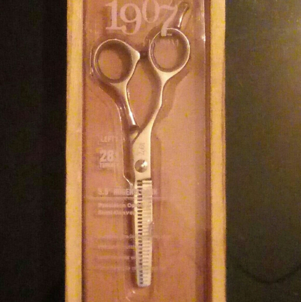 1907 hair cutting scissors